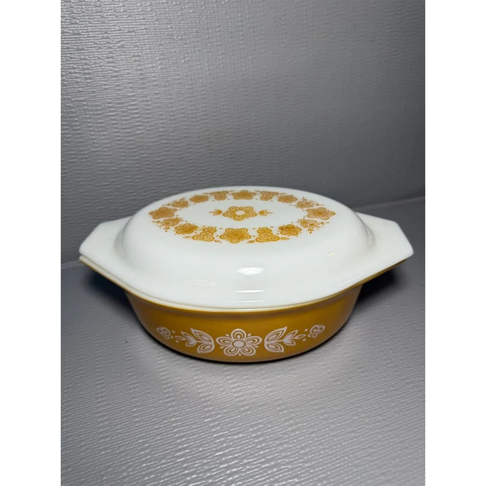 Vintage Pyrex Butterfly Gold 043 Oval Casserole Dish with Lid 1.5 Quart Yellow